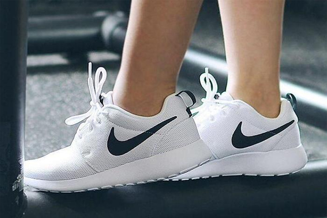 womens nike shoes roshes