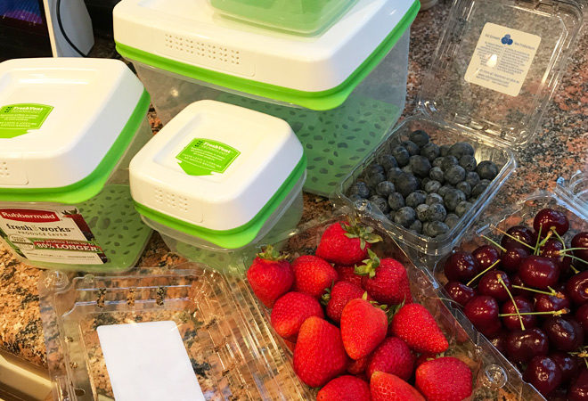 Favorite Things Friday: FreshWorks Produce Saver (Keep Strawberries Fresh for Longer)🍓