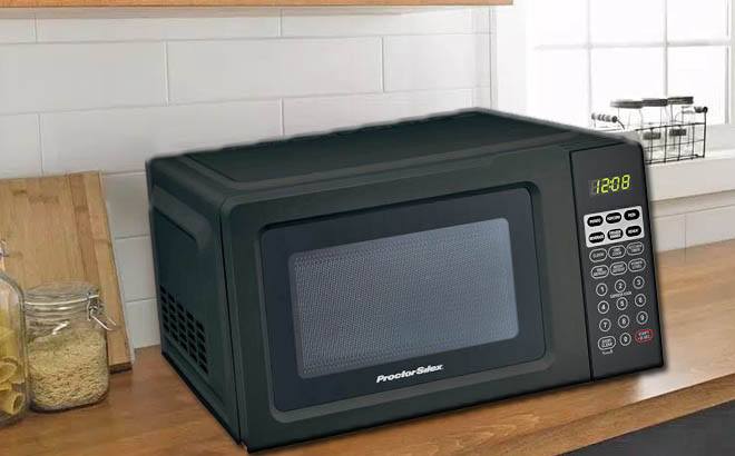 Proctor Silex 0.7 Cu ft Black Digital Microwave Oven 