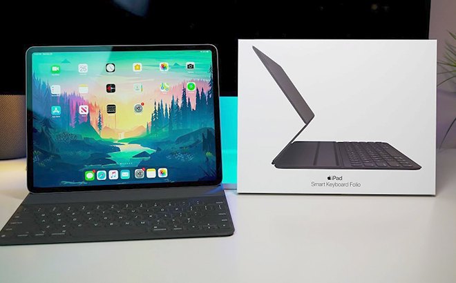 Apple iPad Smart Keyboard Folio Box and iPad with an Attached Apple iPad Smart Keyboard Folio