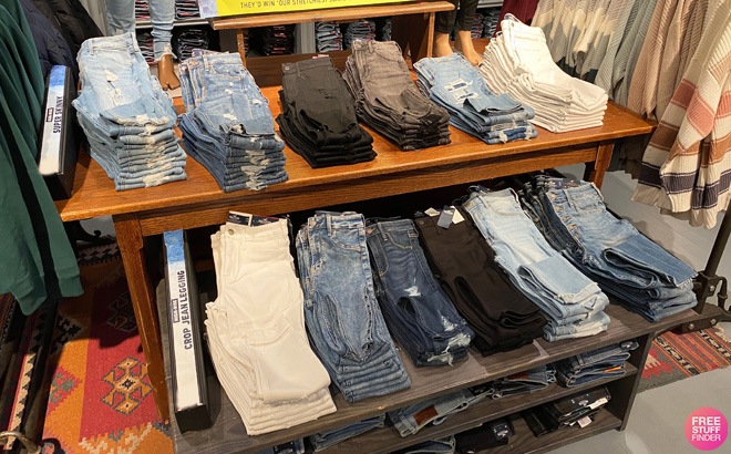 Hollister jeans deals sale in store