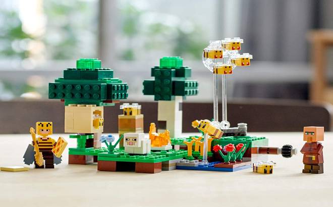 LEGO Minecraft The Bee Farm $16
