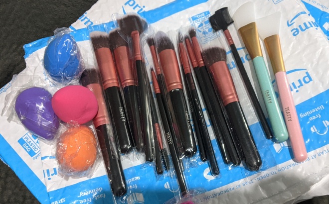18-Piece Makeup Brush Set $8.49