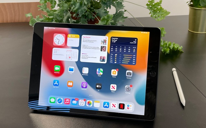Apple iPad Gen 9 Bundle $539 Shipped