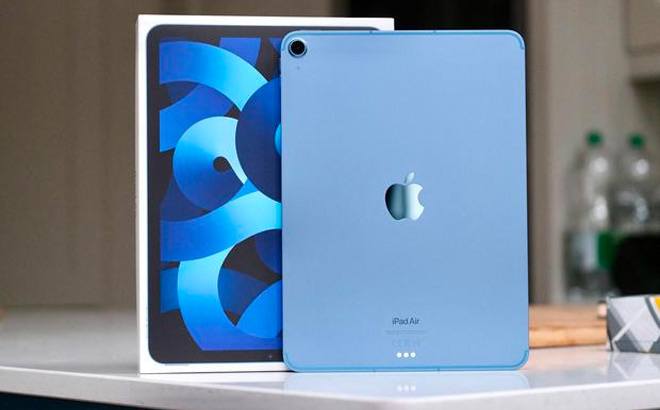 Apple iPad Air Bundle $789 Shipped