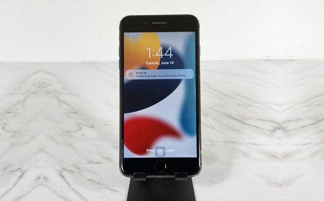Apple iPhone 7 $136 - Refurbished