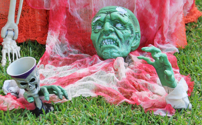 Zombie 3-Piece Halloween Decor $14.99