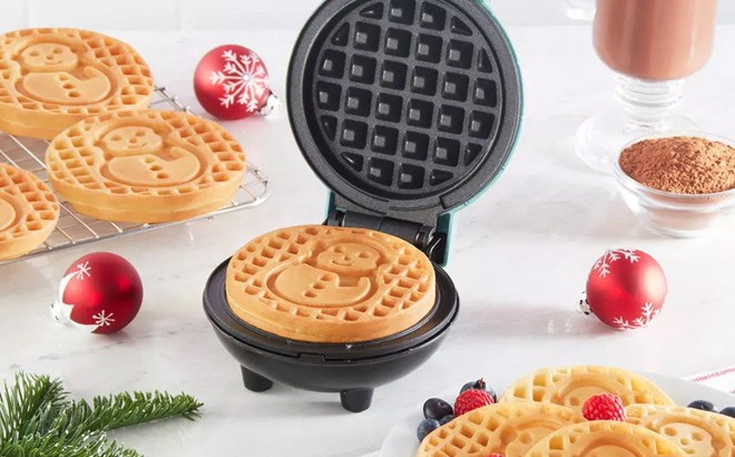 dash gingerbread mini waffle maker｜TikTok Search