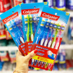 Colgate Extra Clean Toothbrush 6-Pack 1
