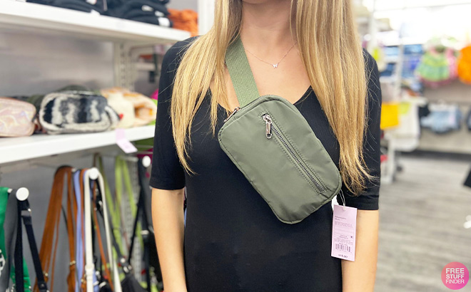 This 'Perfect' Lululemon Belt Bag Dupe on  Is Only $10