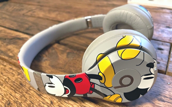 Beats Solo3 Wireless 90th Anniversary Mickey Edition
