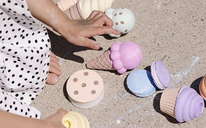 Melissa & Doug Sweet Treats Chalk Set $15