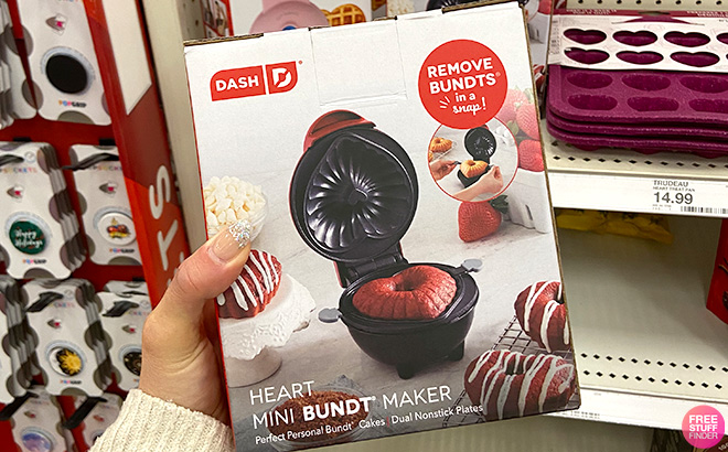 Dash Mini Heart Bundt Cake Maker
