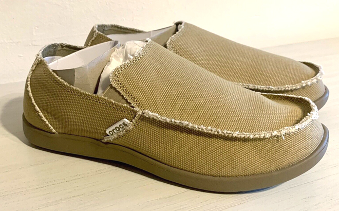 Crocs Mens Santa Cruz Loafers in Khaki