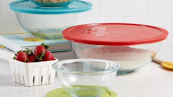 Pyrex Mixing Bowl Glass 8-Piece Set on Kitchen Counter