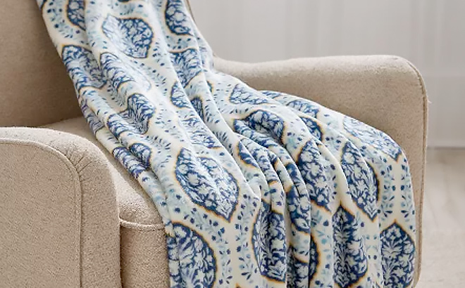 Amari Printed Oversized Luxury Velvet Throw Blanket