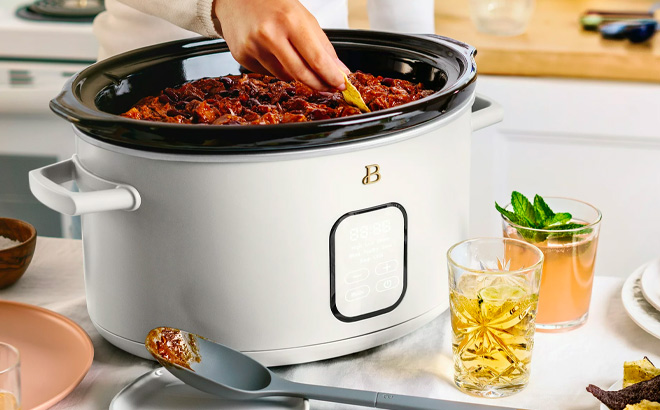 Beautiful 6 Quart Programmable Slow Cooker White Icing