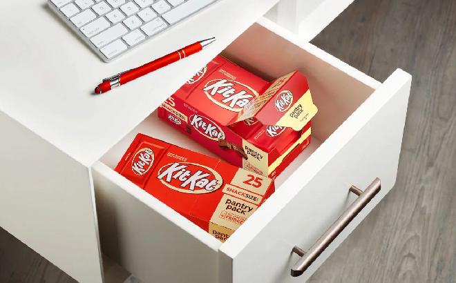 KitKat Wafer Cabdy Cholate Boxes in Drawer