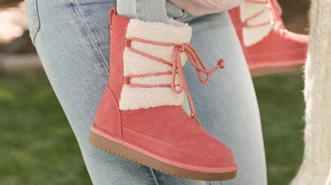 Koolaburra by UGG Michon Short Kids Boots in tea rose color