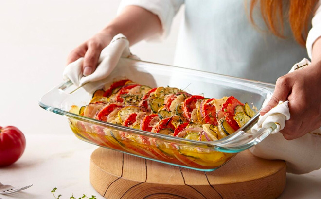 Pyrex 4 piece Rectangular Glass Bakeware Set with Red Lids Pyrex 4 piece Rectangular Glass Bakeware Set with Red Lids