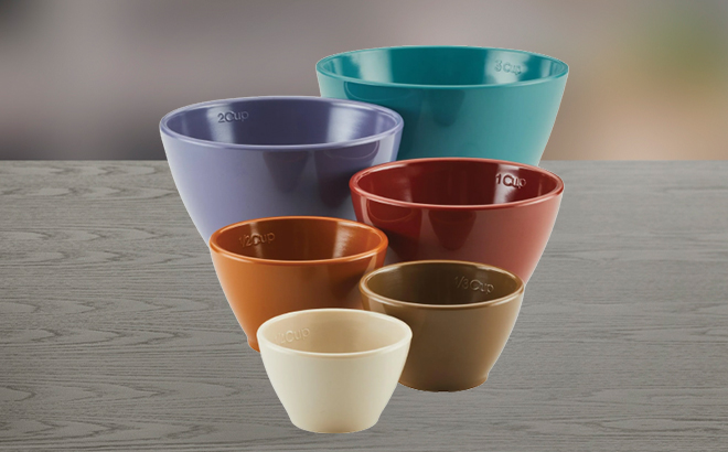 Rachael Ray 6 Piece Measuring Cups On Table Rachael Ray 6 Piece Measuring Cups On Table