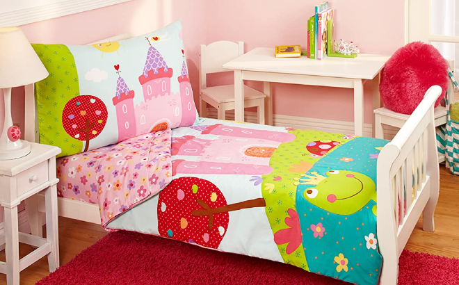 Bed Covered with 4 Piece Bedding Set in Fairytale Color Bed Covered with 4 Piece Bedding Set in Fairytale Color