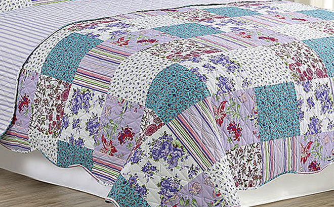 Glory Home Designs Lavender White Floral Patchwork Kim Quilt Set 1