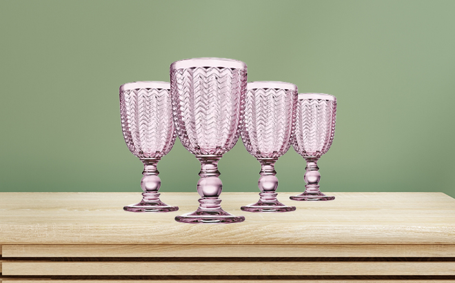 Godinger Carson Wine Vintage glass set On Table