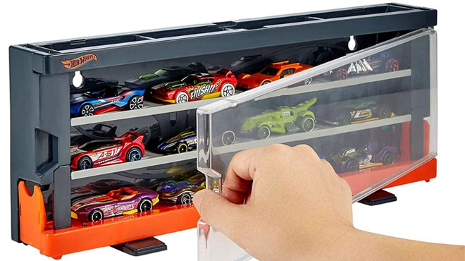 Hot Wheels Interactive Display Case with 8 Scale Hot Wheels Cars