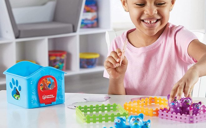 Child Pleaying with Learning Resources Sort ‘Em Up Pups