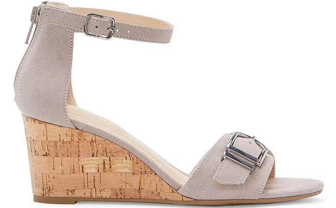 Liz Claiborne Womens Oaks Wedge Sandals in Koala Color Liz Claiborne Womens Oaks Wedge Sandals in Koala Color