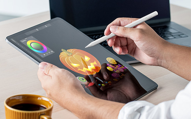 Man Using the iPad Stylus Pen with Palm Rejection and Drawing on an iPad