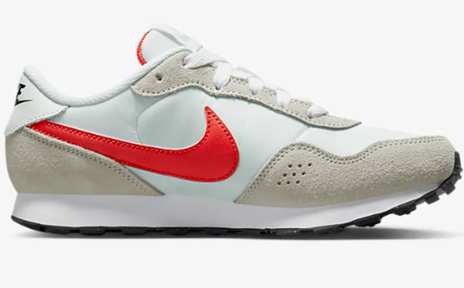Nike MD Valiant