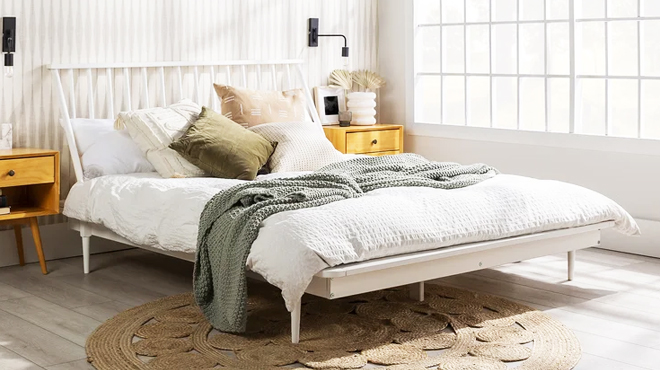 Queen White Henline Solid Wood Spindle Bed