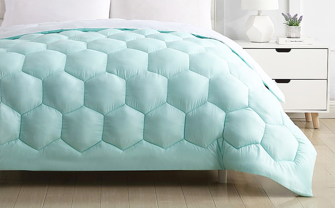 Spirit Linen Home Aqua White Honeycomb Comforter