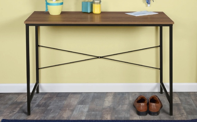 Taniya Desk