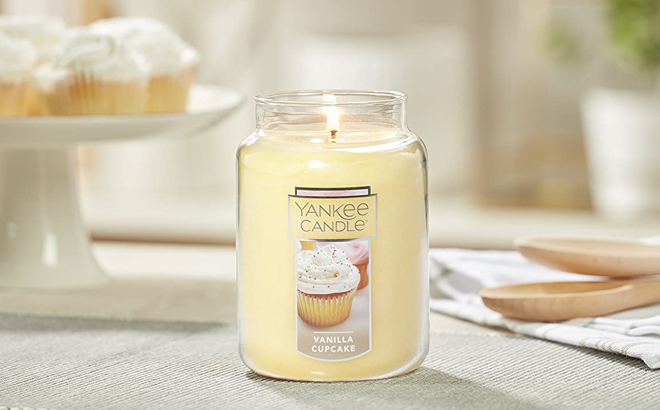 Yankee Classic Large Jar Candle Vanilla Cupcake Scent