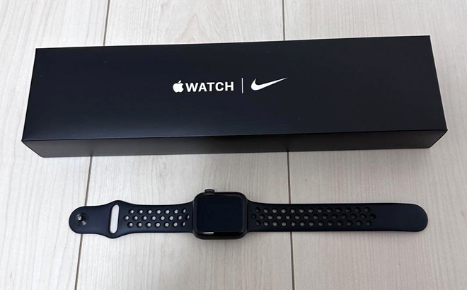 Apple Watch Nike SE 1st Generation Silver Aluminum Case with Pure Platinum Black Nike Sport Band