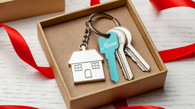 MinuteKey Key in a Giftbox on a Home Shaped Keychain