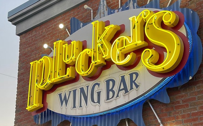 Pluckers Wing Bar Sign on Store