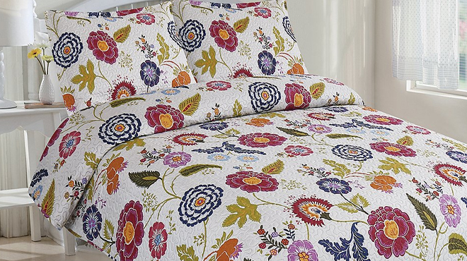 White Red Floral Amber 3 Piece Quilt Set