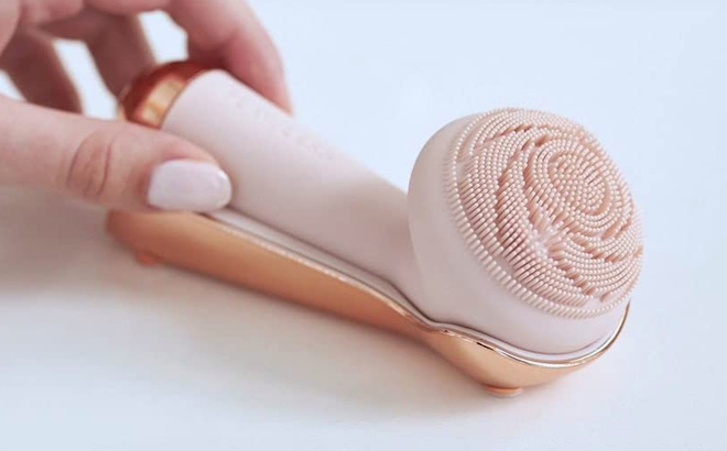 Hand Holding a Finishing Touch Flawless Cleanse Silicone Face Scrubber