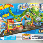 Hot Wheels Ultimate Octo Car Wash Color Reveal Playset in a Box