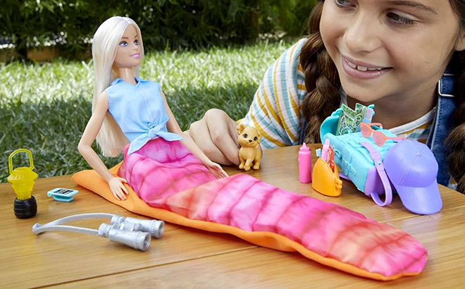 Barbie It Takes Two Doll Accessories Malibu Camping Playset with Doll Pet Puppy 10 Accessories Including Sleeping Bag