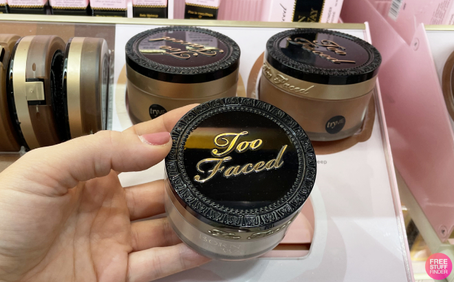 Hand Holding Too Faced Born This Way Setting Powder Hand Holding Too Faced Born This Way Setting Powder