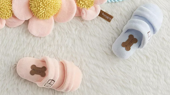 Koolaburra by UGG Koola Sandal Plush Pet Toy