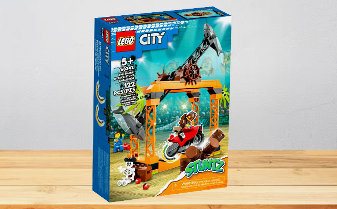 LEGO City The Shark Attack Stunt Challenge Toy Set Pack