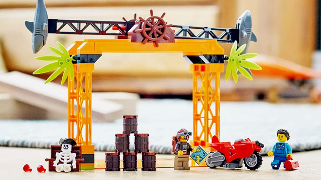 LEGO City The Shark Attack Stunt Challenge Toy Set