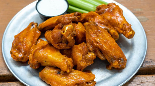 Pluckers Wing Bar Chicken Wings