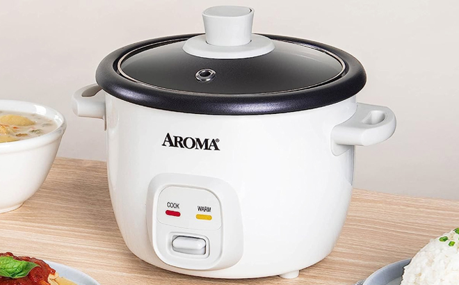 Aroma 4 Cup Rice Cooker in White Color